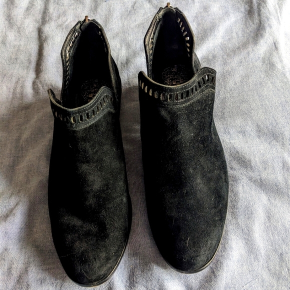 Black Vince Camuto booties. Sz 8.5. Suede like fabric. Gently worn. - Picture 4 of 7